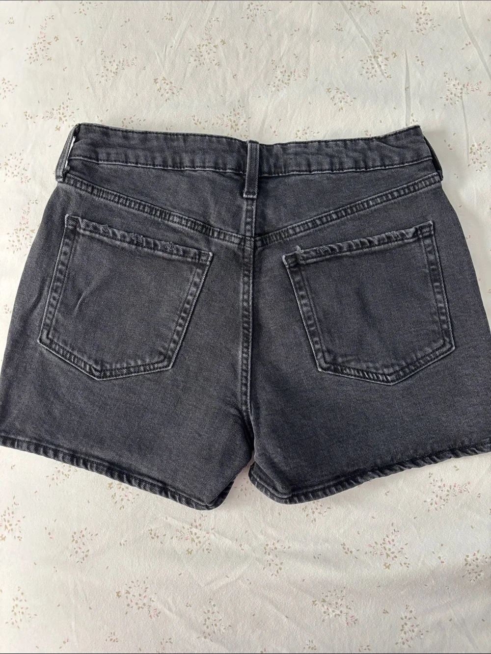 OLD NAVY BLACK DENIM SHORTS in Size 8
